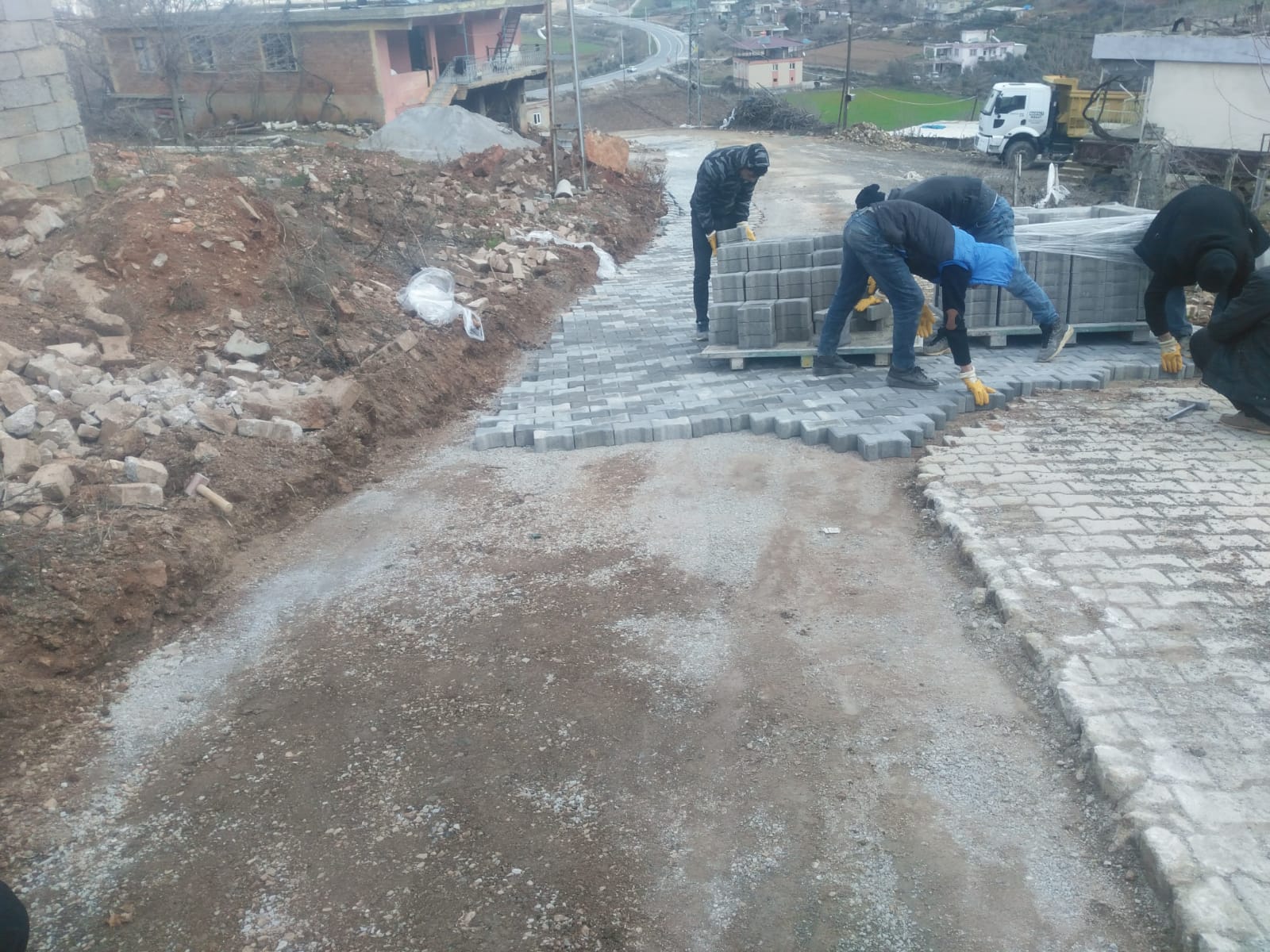 Parke ve Bordür İmalatı: Estetik ve Fonksiyonel Şehir Altyapısı